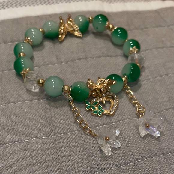 Cute Gold Butterfly Heart flower charmed Green Beaded Bracelet - Picture 4 of 4